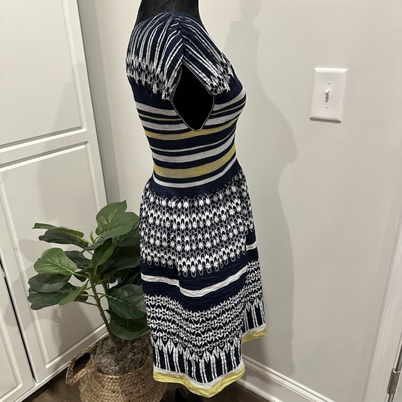 Max Edition Petite XL Puff Sleeve Dress - Picture 6 of 11